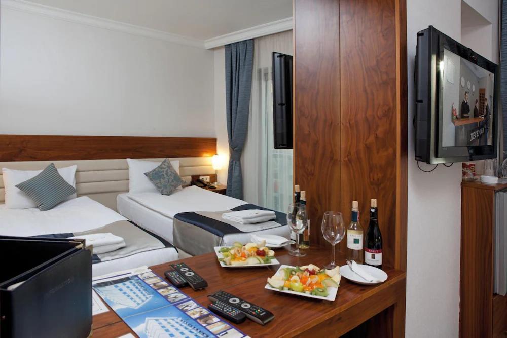 Demir Otel Bornova Экстерьер фото